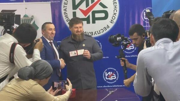 Кадырову вручили удостоверение кандидата от Единой России на выборах главы региона
