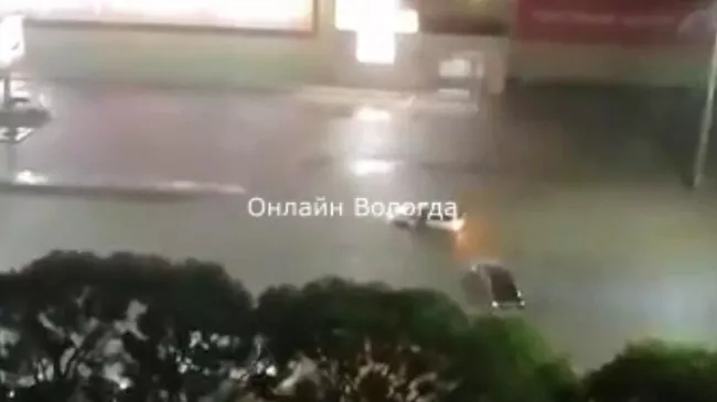 Скриншот видео непогоды в Вологде