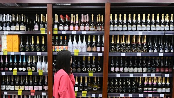Лидер Коммунистов России предложил запретить продажу западного алкоголя