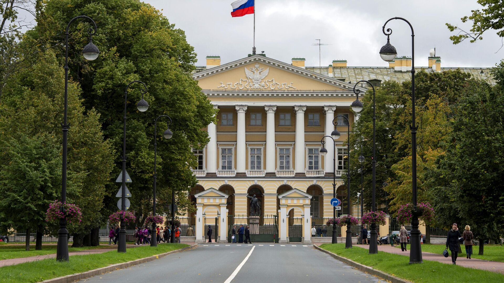 Здание Смольного института в Санкт-Петербурге - РИА Новости, 1920, 29.09.2022