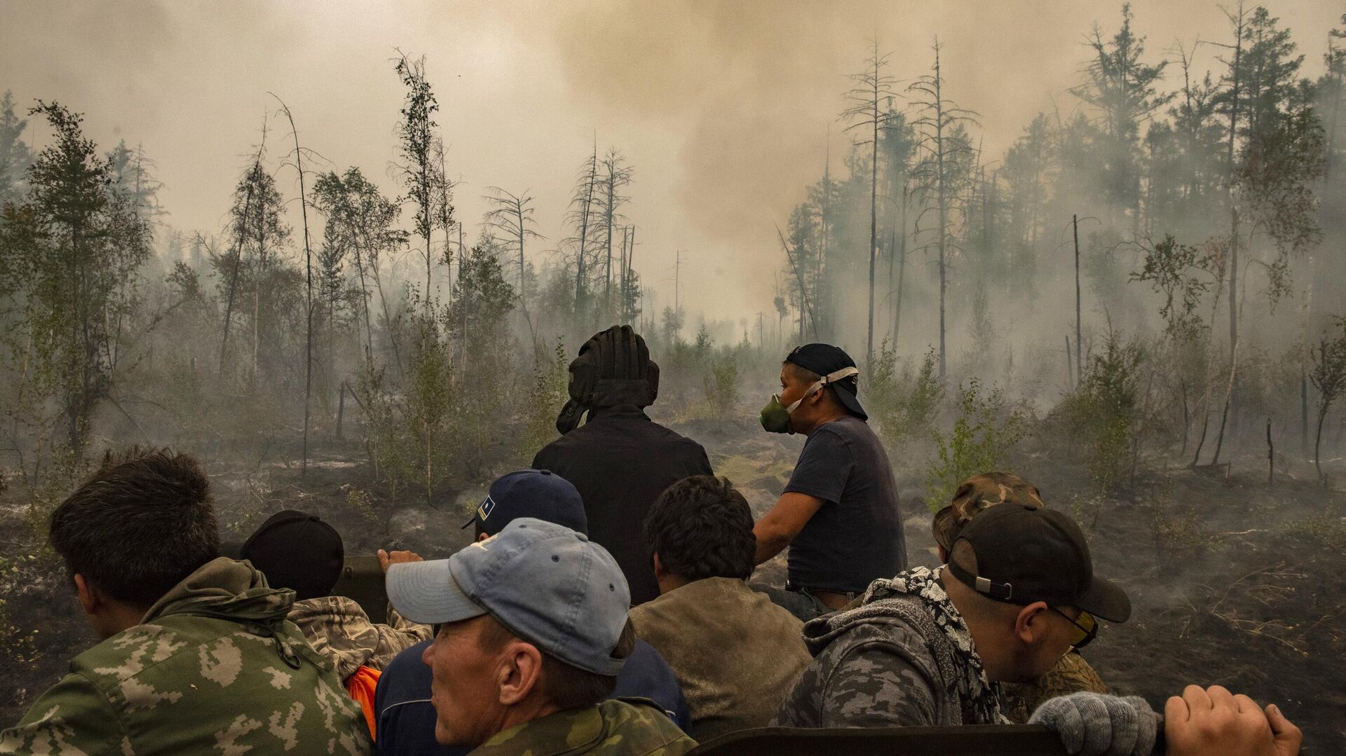 Тушение лесных пожаров в Якутии - РИА Новости, 1920, 10.05.2022