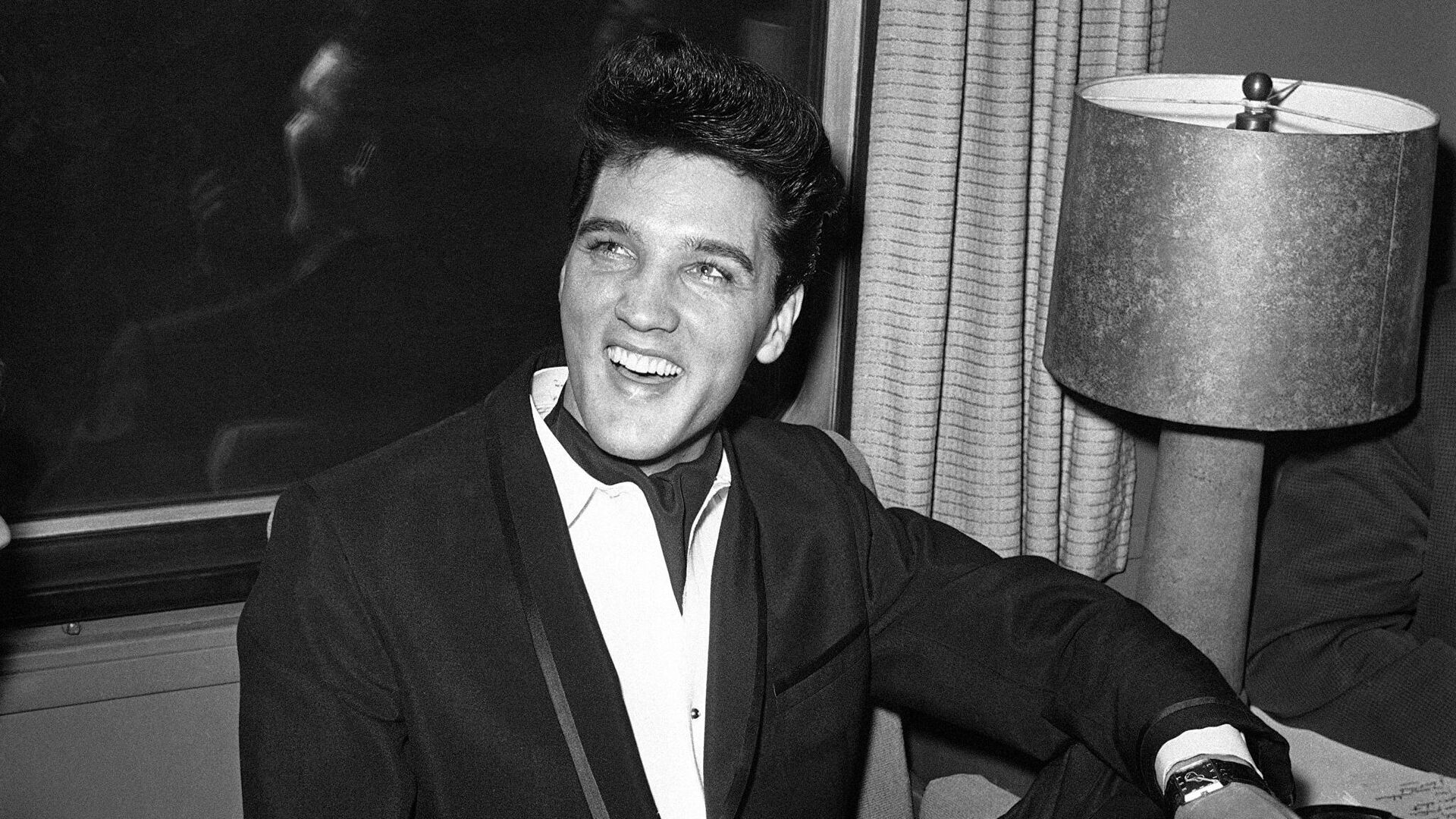 Элвис Пресли на пресс-конференции в Лос-Анджелесе  Элвис Пресли на пресс-конференции в Лос-Анджелесе  - РИА Новости, 1920