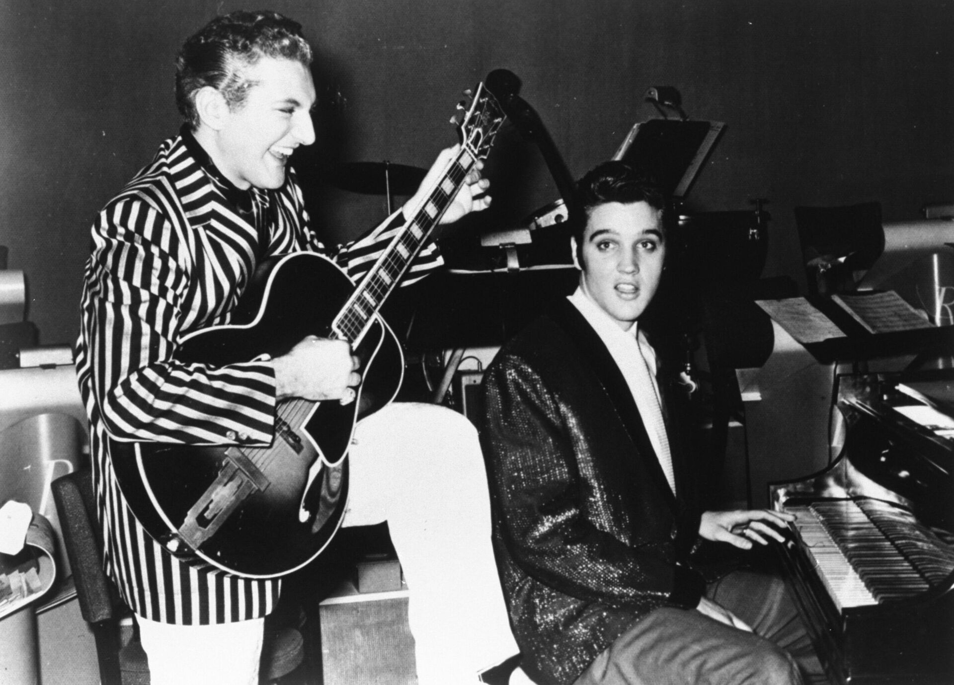 Музыкант Элвис Пресли в Лас-Вегасе, 1956 год  - РИА Новости, 1920, 12.08.2021