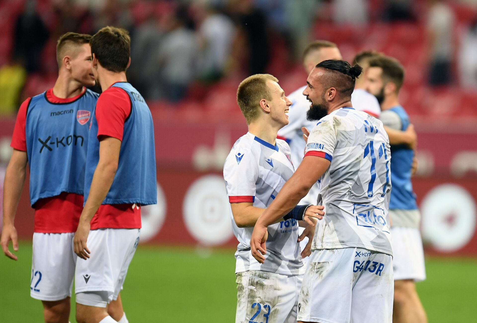 Игроки Ракува Иван Лопес (справа) и Патрик Кун радуются победе в матче 3-го квалификационного раунда Лиги чемпионов УЕФА 2021/22 между ФК Рубин (Казань, Россия) и ФК Ракув (Ченстохова, Польша). - РИА Новости, 1920, 20.05.2022