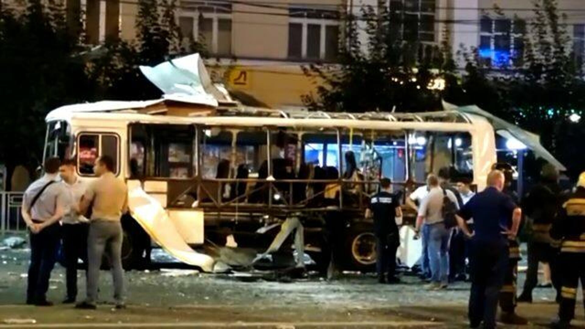 Теракт в москве сколько погибших сколько раненых. В Воронеже взорвался автобус. Взрыв автобуса у галереи Чижова Воронеж.