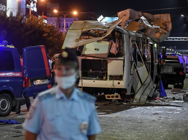 Место взрыва пассажирского автобуса на остановке в Воронеже