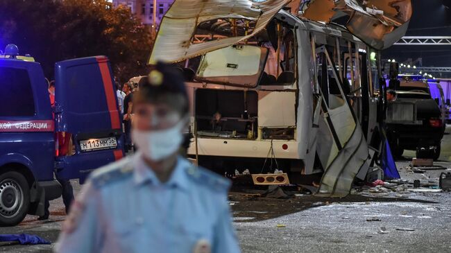 Место взрыва пассажирского автобуса на остановке в Воронеже