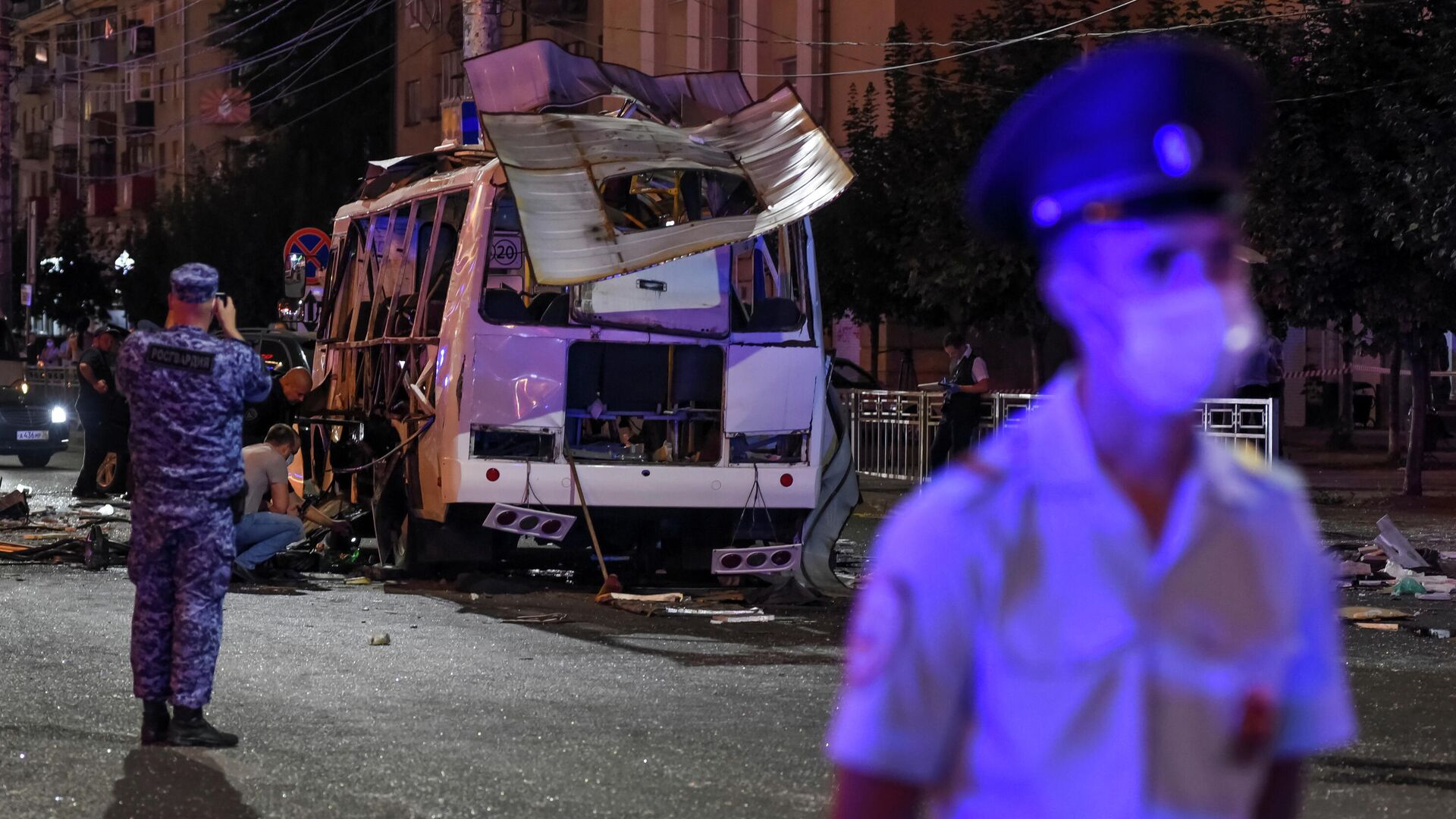 Место взрыва пассажирского автобуса на остановке в Воронеже - РИА Новости, 1920, 13.08.2021