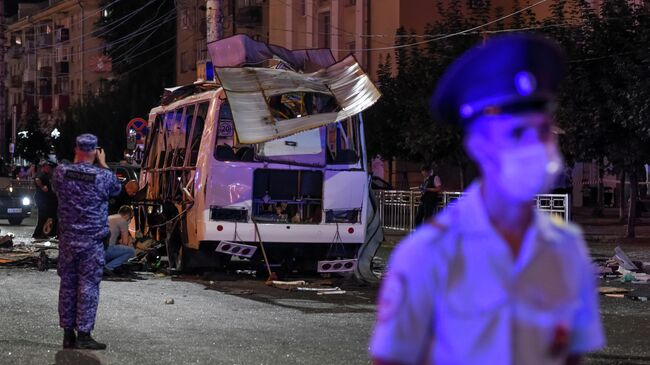 Место взрыва пассажирского автобуса на остановке в Воронеже