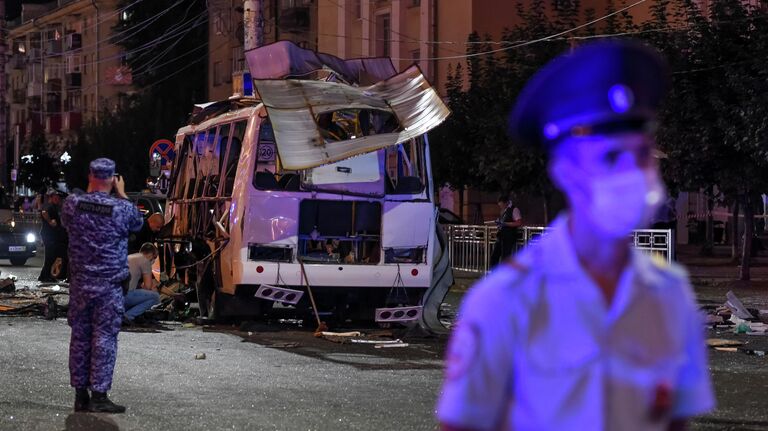 Место взрыва пассажирского автобуса на остановке в Воронеже