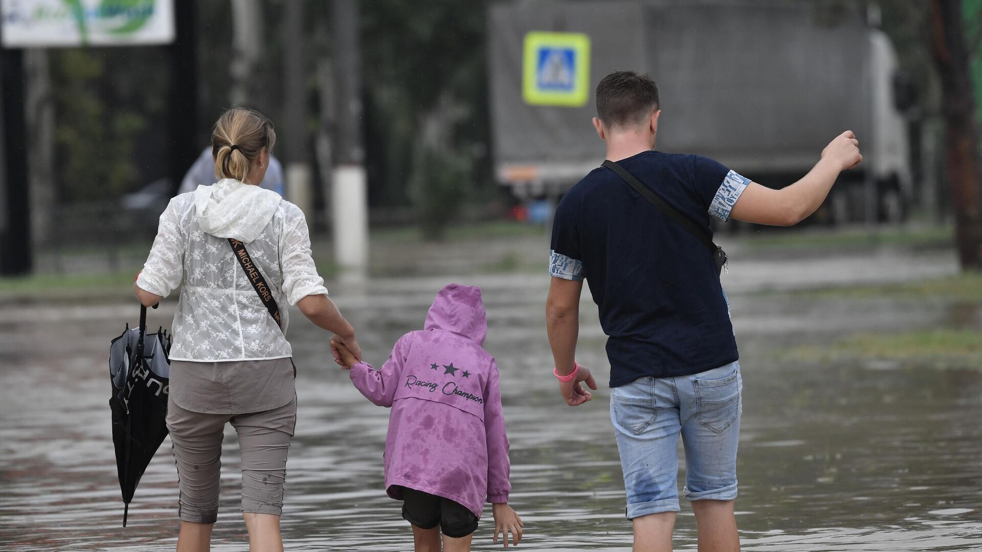 24 часа дождя. Дождь в Крыму. Ливни. Наводнение в Керчи 2021. Затопление и подтопление.