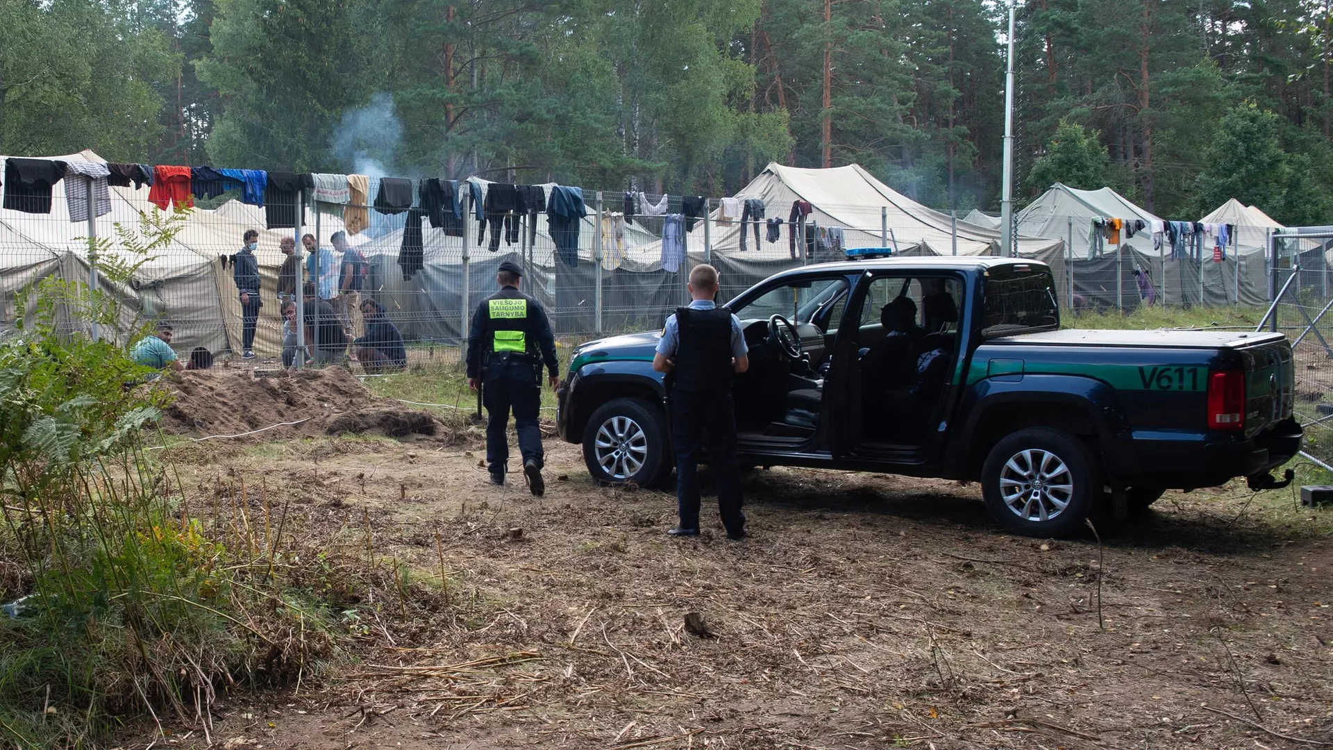 Полицейские возле лагеря мигрантов на литовско-белорусской границе - РИА Новости, 1920, 17.09.2021