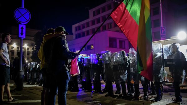 Протесты у здания парламента в Вильнюсе, Литва 