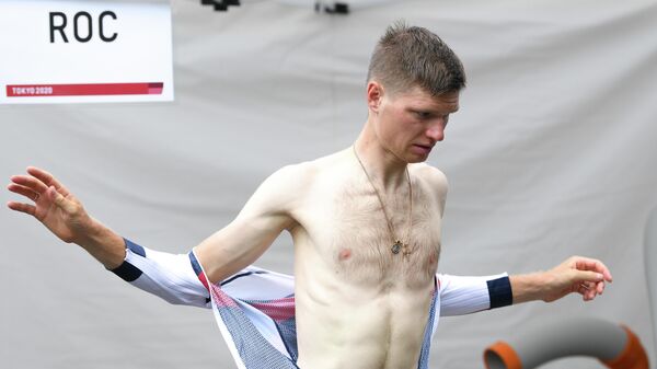 Российский спортсмен, член сборной России (команда ОКР) Александр Власов перед началом групповой шоссейной велогонки среди мужчин на XXXII Олимпийских играх в Токио.