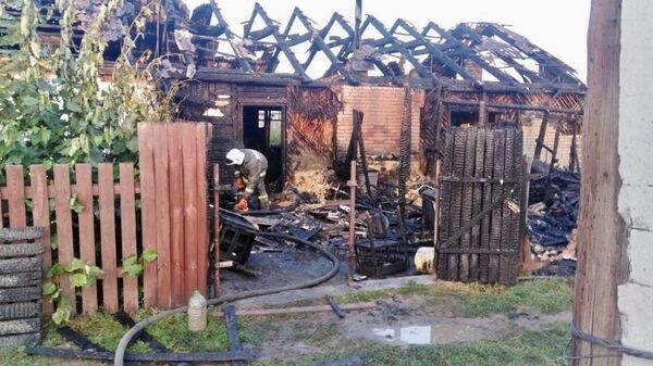 Последствия пожара в частном жилом доме в Курганской области