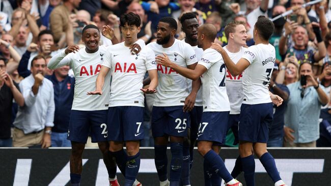 Tottenham Hotspur's South Korean striker Son Heung-Min (2L) celebrates scoring the opening goal during the English Premier League football match between Tottenham Hotspur and Manchester City at Tottenham Hotspur Stadium in London, on August 15, 2021. (Photo by Adrian DENNIS / AFP) / RESTRICTED TO EDITORIAL USE. No use with unauthorized audio, video, data, fixture lists, club/league logos or 'live' services. Online in-match use limited to 120 images. An additional 40 images may be used in extra time. No video emulation. Social media in-match use limited to 120 images. An additional 40 images may be used in extra time. No use in betting publications, games or single club/league/player publications. / 