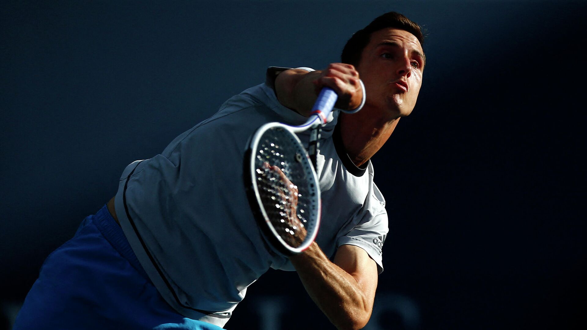 TORONTO, ON - AUGUST 14: Joe Salisbury of Great Britain serves with partner Rajeev Ram of the United States during a semifinal doubles match against Joran Vliegen of Belgium and Sander Gille of Belgium on Day Six of the National Bank Open at Aviva Centre on August 14, 2021 in Toronto, Ontario, Canada.   Vaughn Ridley/Getty Images/AFP (Photo by Vaughn Ridley / GETTY IMAGES NORTH AMERICA / Getty Images via AFP) - РИА Новости, 1920, 15.08.2021