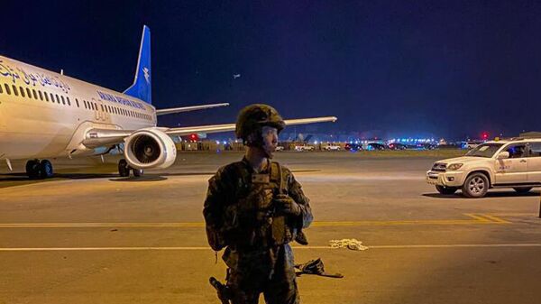 Солдат армии США в аэропорту Кабула, Афганистан