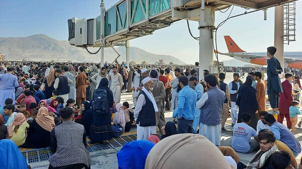 Жители Афганистана в аэропорту Кабула