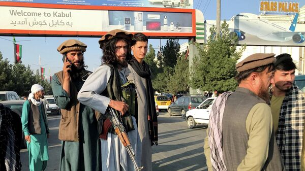 Боевики Талибана* в аэропорту Кабула