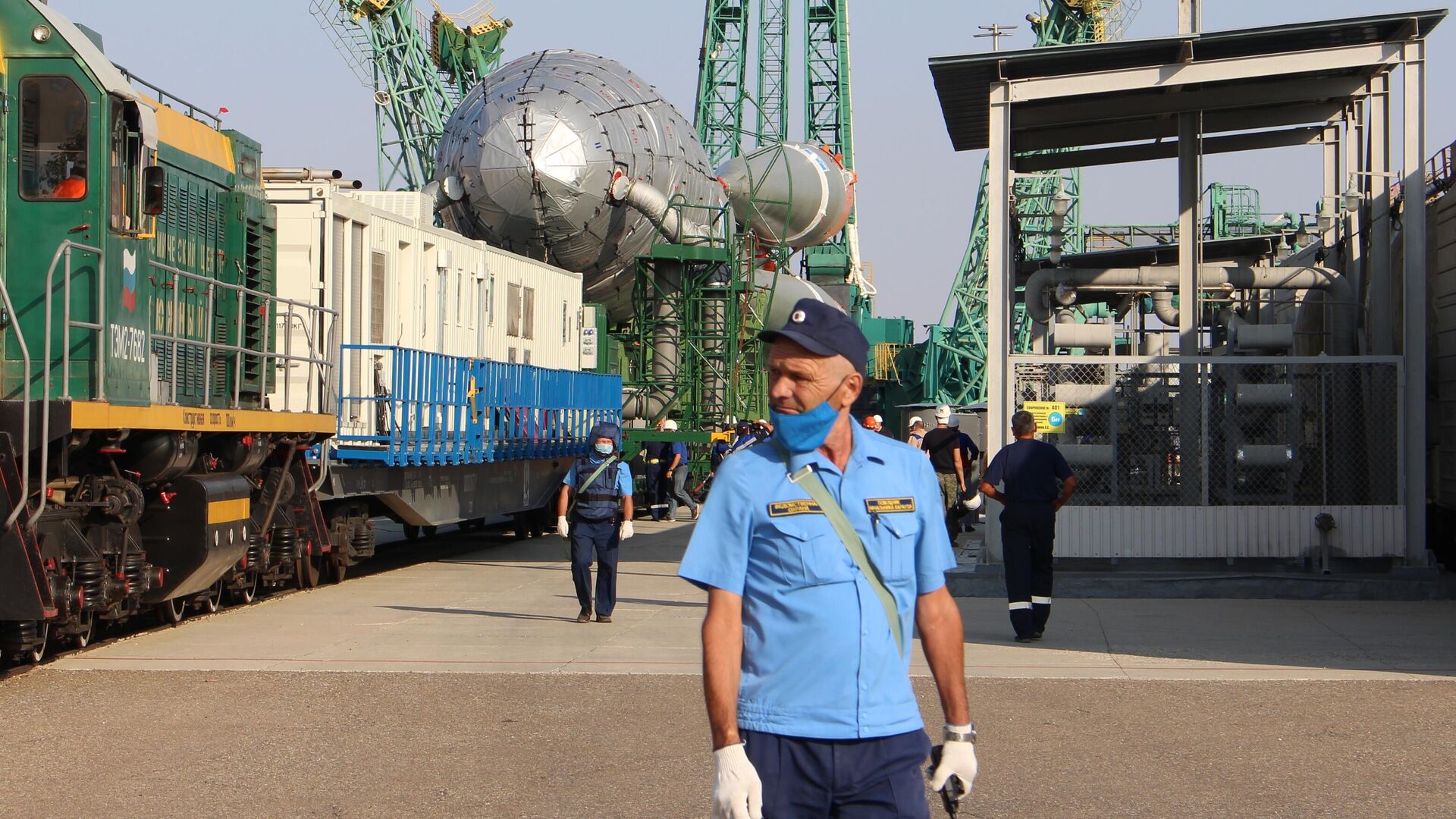 Вывоз ракеты-носителя Союз-2.16 с разгонным блоком Фрегат на стартовый комплекс космодрома Байконур - РИА Новости, 1920, 20.08.2021