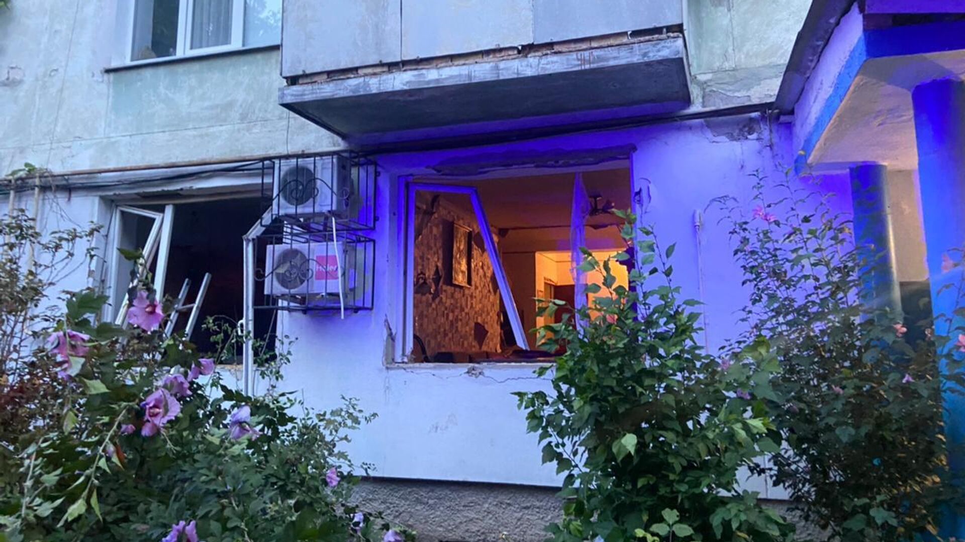 Взрыв газа на 1 этаже многоквартирного дома №17 на улице Тургенева в Симферополе - РИА Новости, 1920, 16.08.2021