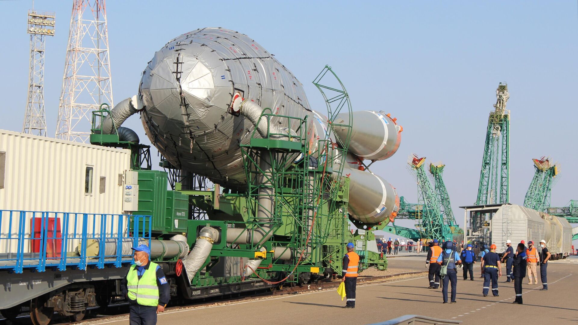 Вывоз ракеты-носителя Союз-2.16 с разгонным блоком Фрегат на стартовый комплекс космодрома Байконур - РИА Новости, 1920, 17.01.2022