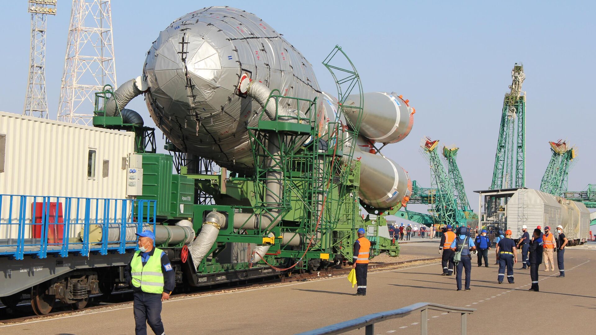 Вывоз ракеты-носителя Союз-2.16 с разгонным блоком Фрегат на стартовый комплекс космодрома Байконур - РИА Новости, 1920, 17.01.2022