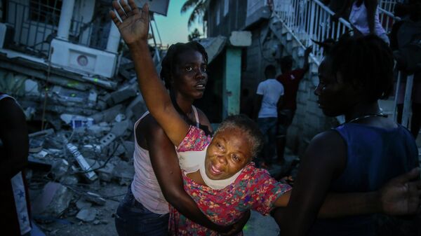 Пострадавшие от землетрясения, Гаити.