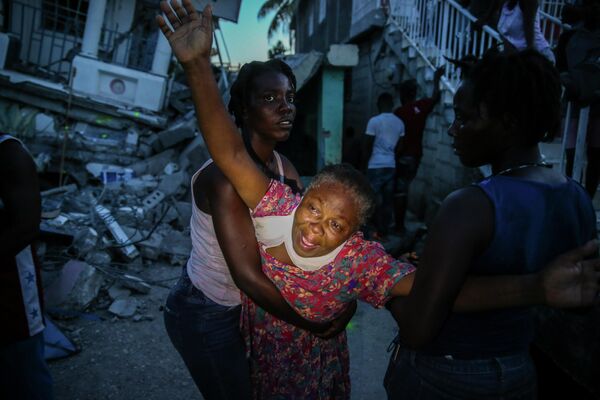 Пострадавшие от землетрясения, Гаити.