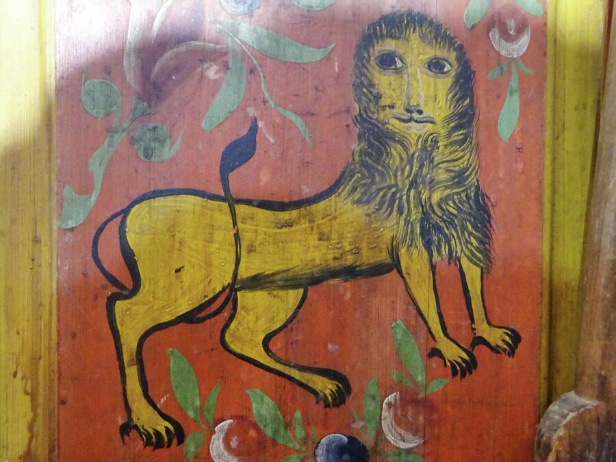 Рисунок льва (19 век), в данном случае - на прялке