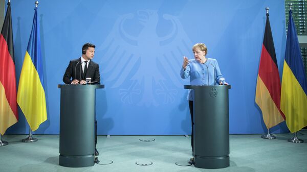 Президент Украины Владимир Зеленский и канцлер Германии Ангела Меркель перед переговорами в Берлине