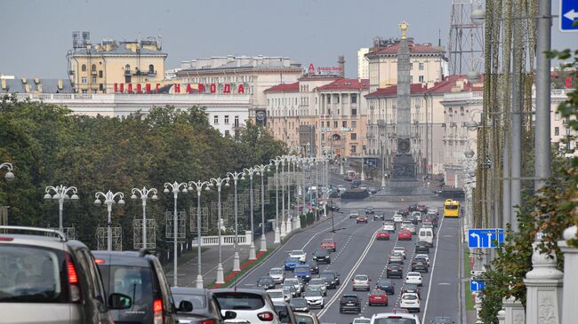 Автомобильное движение по проспекту Независимости в Минске