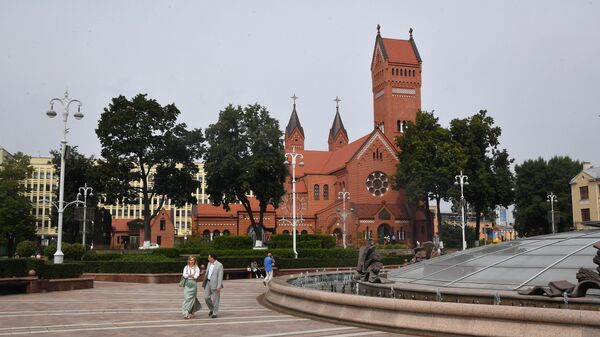 Костел святого Симона и святой Елены на площади Независимости в Минске