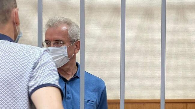 Экс-губернатор Пензенской области Иван Белозерцев, обвиняемый во взяточничестве, на заседании Басманного суда Москвы