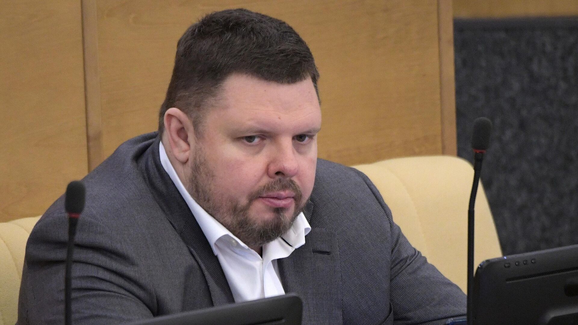 "Единая Россия" исключила из партии депутата Марченко