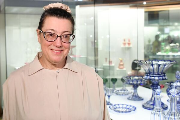 Елена Смирнова, заведующая отдела керамики и стекла ГИМа, куратор выставки Произведения Императорского стеклянного завода XIX - начала XX века в Государственном историческом музее в Москве Елена Смирнова, заведующая отдела керамики и стекла ГИМа, куратор выставки Произведения Императорского стеклянного завода XIX - начала XX века в Государственном историческом музее в Москве
