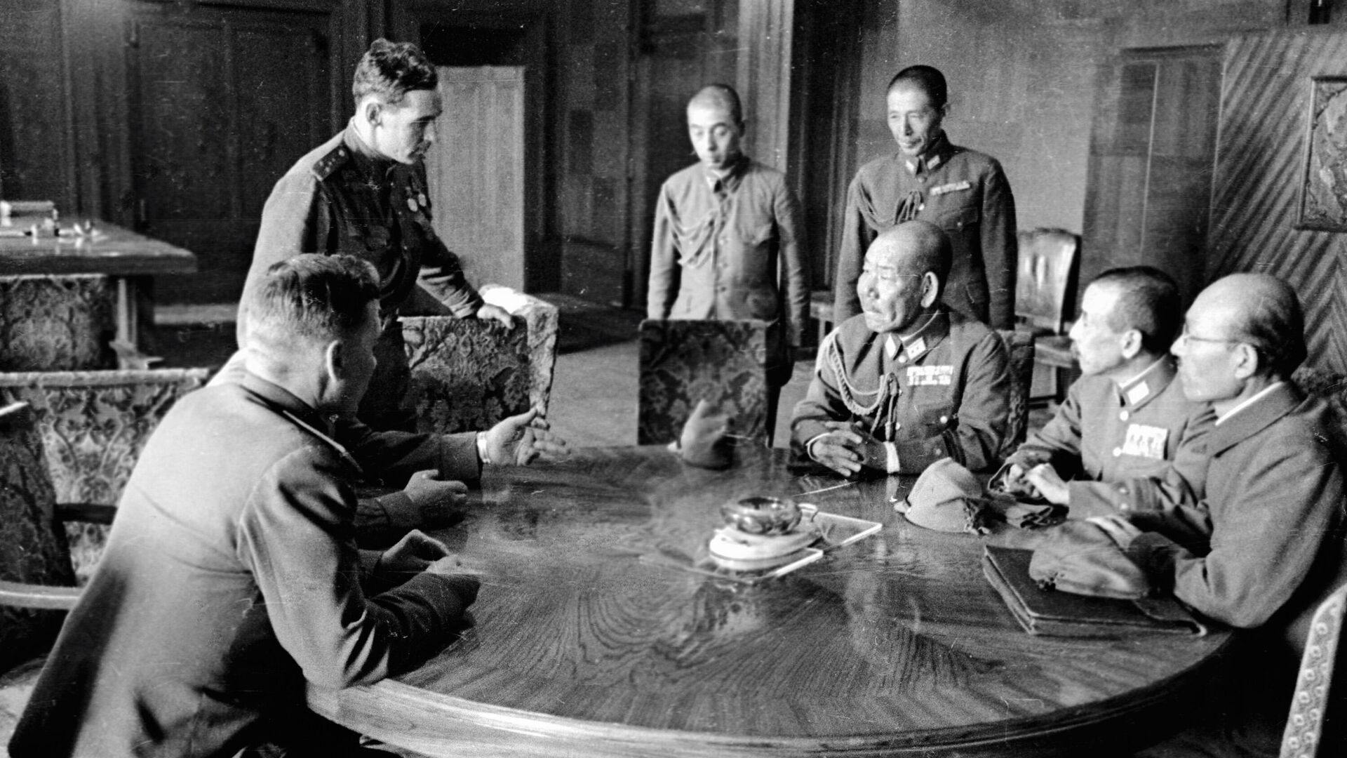 Советско-японские переговоры о капитуляции Квантунской армии - РИА Новости, 1920, 02.09.2021
