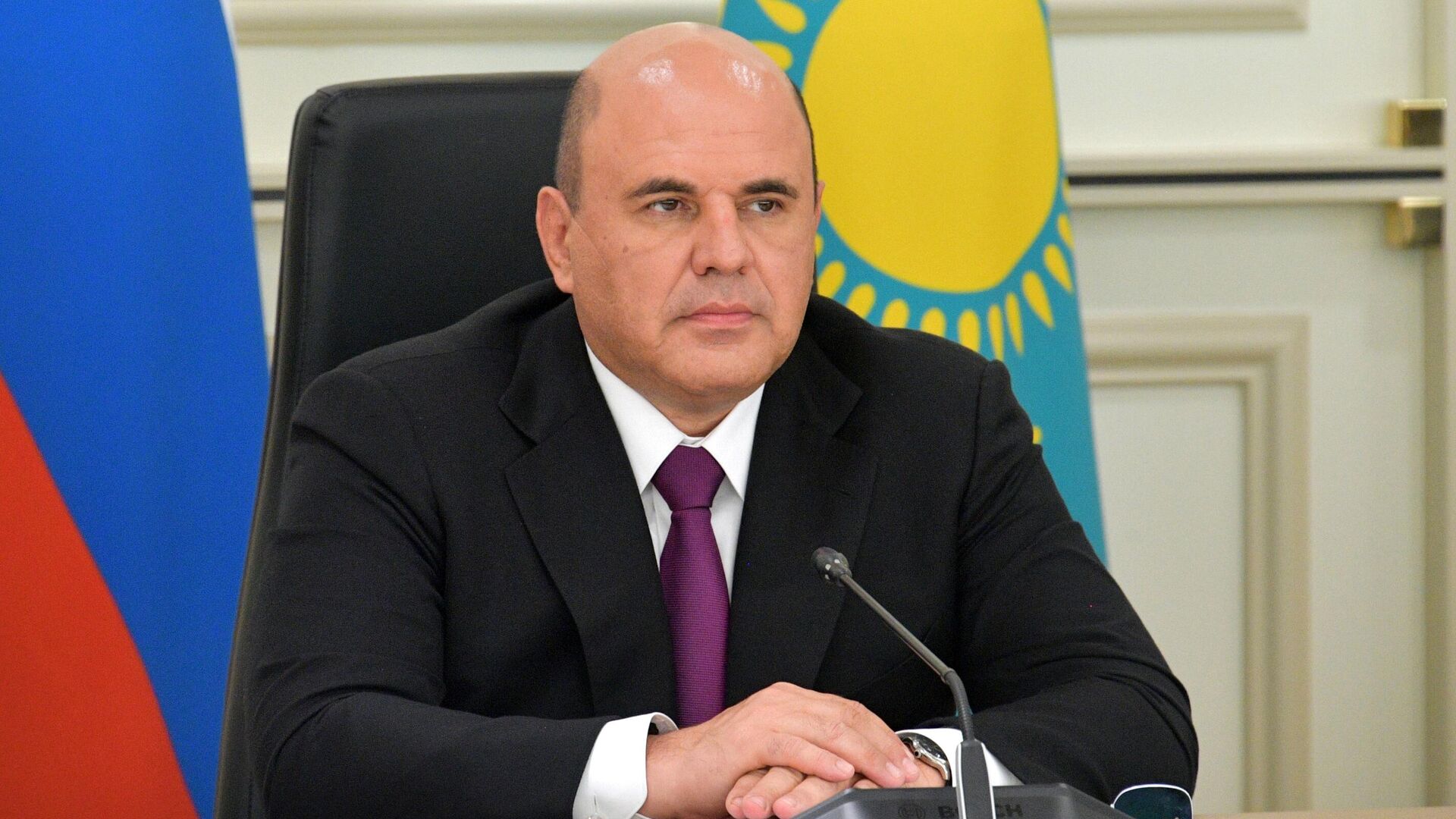 Председатель правительства РФ Михаил Мишустин во время российско-казахстанских переговоров в МФЦА в Нур-Султане Председатель правительства РФ Михаил Мишустин во время российско-казахстанских переговоров в МФЦА в Нур-Султане - РИА Новости, 1920, 19.08.2021