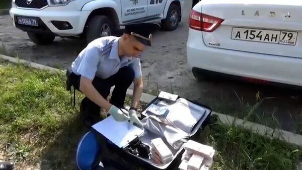 В Биробиджане нашли чемодан с 15 млн рублей. Оперативная съемка 