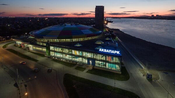 Крытый аквапарк Аквамир на берегу реки Обь в Новосибирске