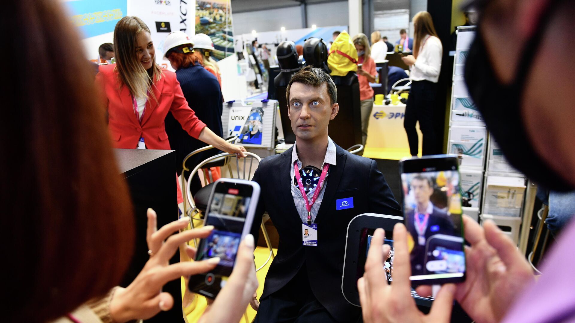 Человекоподобный робот Robo-C компании Promobot на Международной промышленной выставке Иннопром-2021 в Екатеринбурге. - РИА Новости, 1920, 19.08.2021