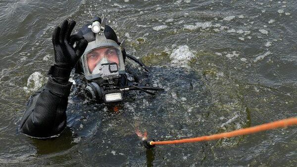 Тренировка столичных спасателей на Москве-реке