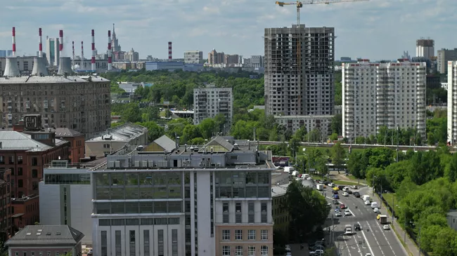 Вид на Новоданиловскую набережную в Москве