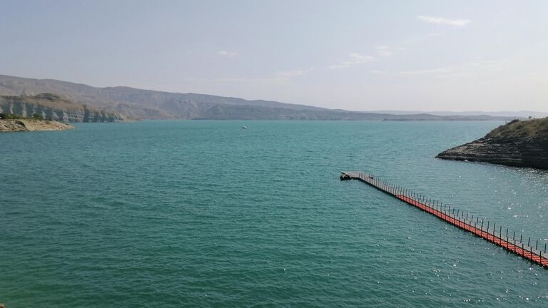 Вид на Чиркейское водохранилище