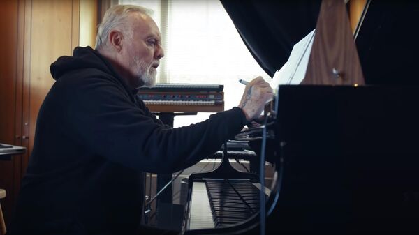 Roger Taylor - We’re All Just Trying to Get By Feat. KT Tunstall. Кадр видео