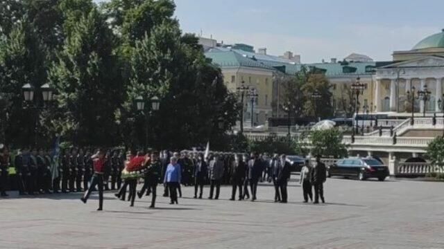 Меркель возложила цветы к могиле Неизвестного солдата  - РИА Новости, 1920, 20.08.2021