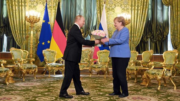 Президент РФ Владимир Путин и федеральный канцлер Германии Ангела Меркель во время встречи