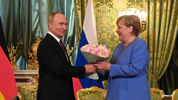 Президент РФ Владимир Путин и федеральный канцлер Германии Ангела Меркель во время встречи