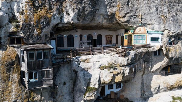 Свято-Благовещенский пещерный мужской монастырь на территории пещерного города Мангуп-Кале в Крыму